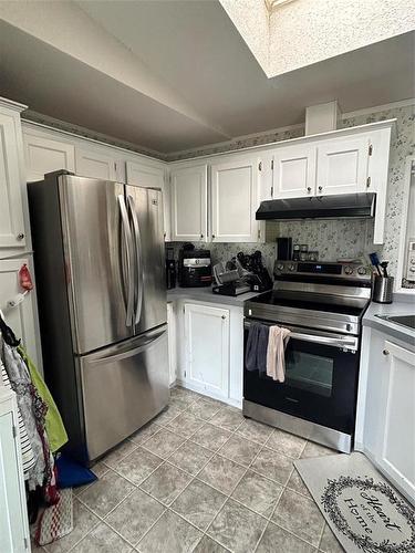 73 Baron Bay, Carberry, MB - Indoor Photo Showing Kitchen