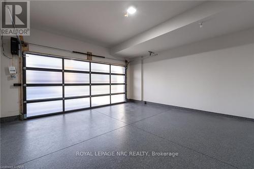 153 G Port Robinson Road, Pelham, ON - Indoor Photo Showing Garage