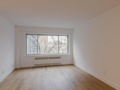 Living room - 306-3555 Ch. De La Côte-Des-Neiges, Montréal (Ville-Marie), QC - Indoor Photo Showing Other Room