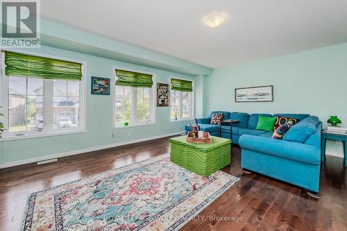 565 Sundew Drive, Waterloo, ON - Indoor Photo Showing Living Room