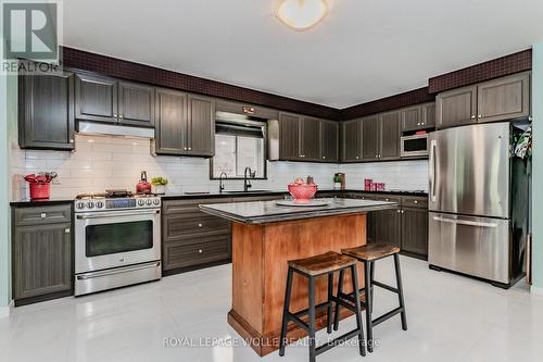 565 Sundew Drive, Waterloo, ON - Indoor Photo Showing Kitchen With Upgraded Kitchen