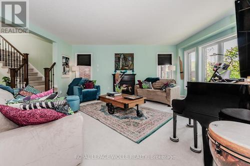 565 Sundew Drive, Waterloo, ON - Indoor Photo Showing Living Room