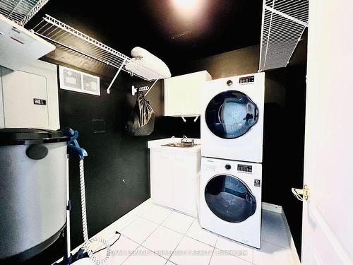 901-1900 The Collegeway, Mississauga, ON - Indoor Photo Showing Laundry Room