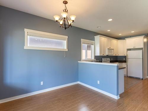 112-2920 Valleyview Drive, Kamloops, BC - Indoor Photo Showing Kitchen