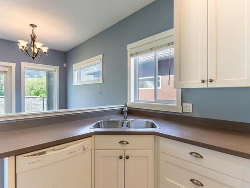 112-2920 Valleyview Drive, Kamloops, BC - Indoor Photo Showing Kitchen With Double Sink