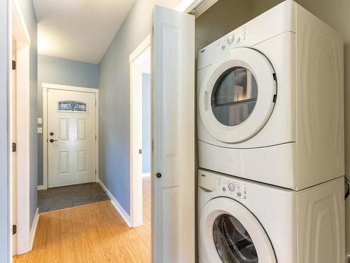 112-2920 Valleyview Drive, Kamloops, BC - Indoor Photo Showing Laundry Room