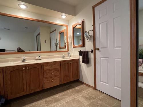 2265 Cleasby Street, Merritt, BC - Indoor Photo Showing Bathroom