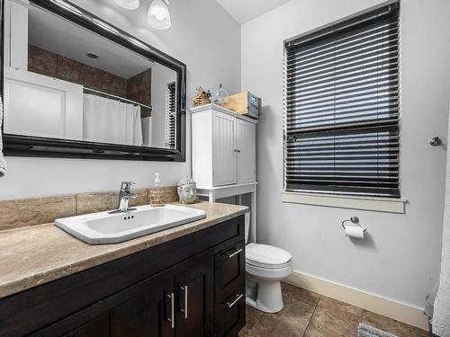 8774 Badger Drive, Kamloops, BC - Indoor Photo Showing Bathroom