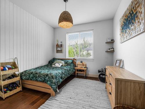 8774 Badger Drive, Kamloops, BC - Indoor Photo Showing Bedroom