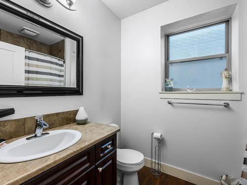 8774 Badger Drive, Kamloops, BC - Indoor Photo Showing Bathroom