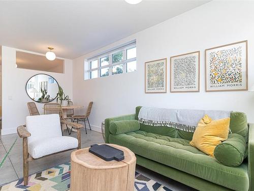 1-230 Wilson St, Victoria, BC - Indoor Photo Showing Living Room