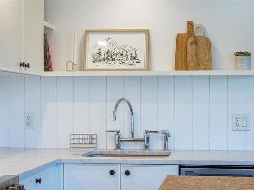 1-230 Wilson St, Victoria, BC - Indoor Photo Showing Kitchen