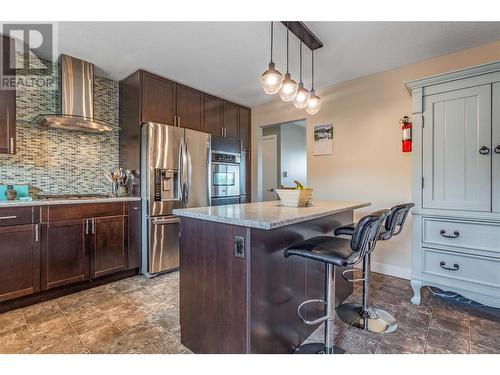 842 Mckenzie Road, Kelowna, BC - Indoor Photo Showing Kitchen With Upgraded Kitchen