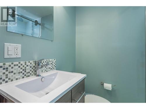 842 Mckenzie Road, Kelowna, BC - Indoor Photo Showing Bathroom