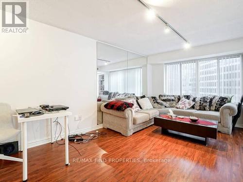 1809 - 33 University Avenue, Toronto, ON - Indoor Photo Showing Living Room