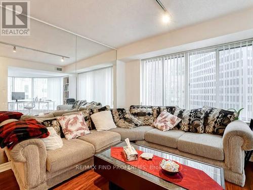 1809 - 33 University Avenue, Toronto, ON - Indoor Photo Showing Living Room