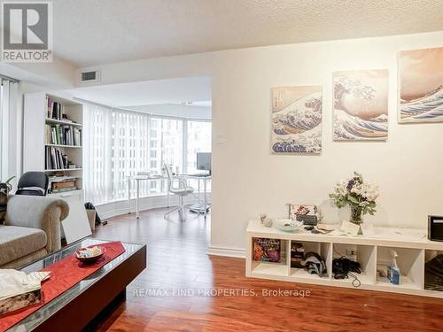 1809 - 33 University Avenue, Toronto, ON - Indoor Photo Showing Living Room