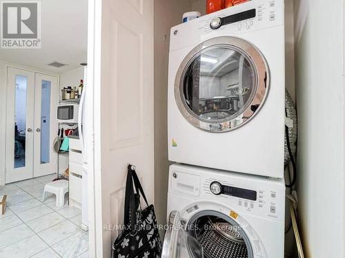 1809 - 33 University Avenue, Toronto, ON - Indoor Photo Showing Laundry Room