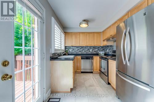 2554 Dashwood Drive, Oakville, ON - Indoor Photo Showing Kitchen