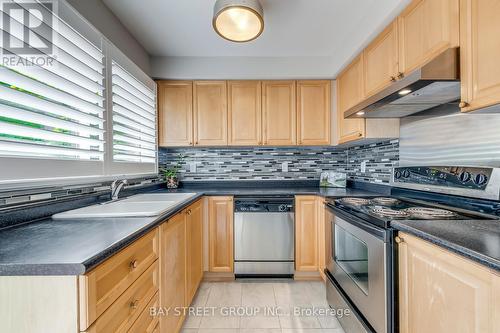 2554 Dashwood Drive, Oakville, ON - Indoor Photo Showing Kitchen