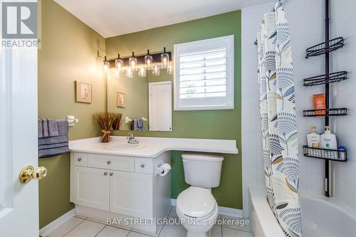 2554 Dashwood Drive, Oakville, ON - Indoor Photo Showing Bathroom