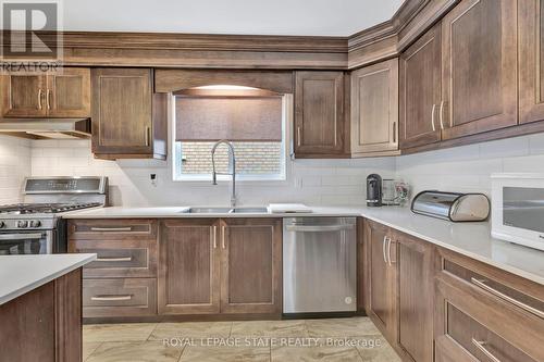 30 Philomena Drive, Hamilton (Falkirk), ON - Indoor Photo Showing Kitchen With Double Sink