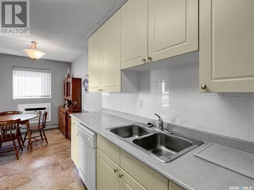 1004 717 Victoria Avenue, Saskatoon, SK - Indoor Photo Showing Kitchen With Double Sink