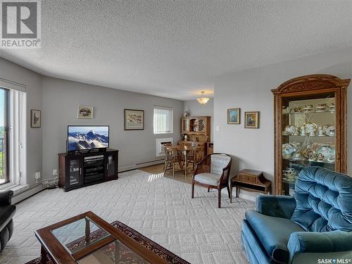 1004 717 Victoria Avenue, Saskatoon, SK - Indoor Photo Showing Living Room