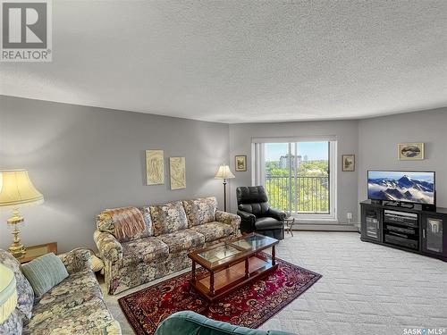 1004 717 Victoria Avenue, Saskatoon, SK - Indoor Photo Showing Living Room