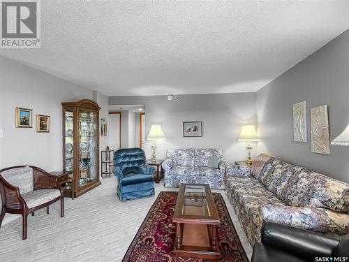 1004 717 Victoria Avenue, Saskatoon, SK - Indoor Photo Showing Living Room