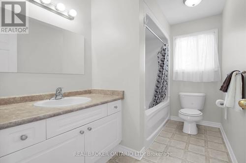 3262 Maidstone Lane, London, ON - Indoor Photo Showing Bathroom