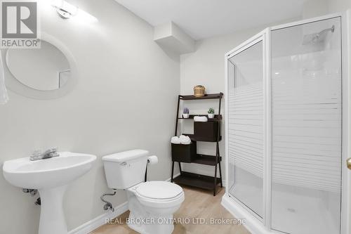 3262 Maidstone Lane, London, ON - Indoor Photo Showing Bathroom