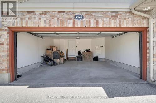 3262 Maidstone Lane, London, ON - Indoor Photo Showing Garage