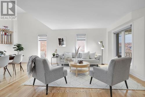 3262 Maidstone Lane, London, ON - Indoor Photo Showing Living Room