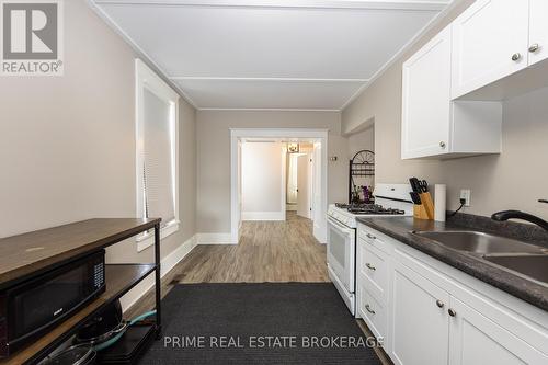 22461 Dundonald Road, Southwest Middlesex (Glencoe), ON - Indoor Photo Showing Kitchen