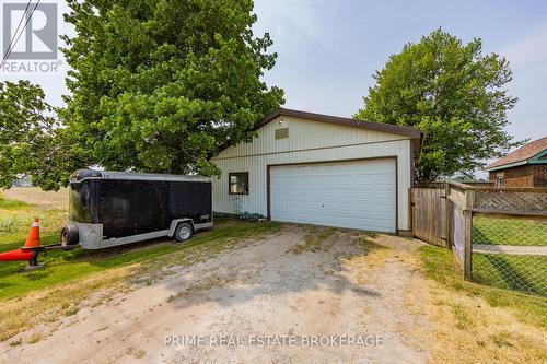 22461 Dundonald Road, Southwest Middlesex (Glencoe), ON - Outdoor With Exterior