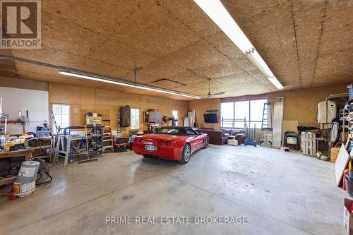 22461 Dundonald Road, Southwest Middlesex (Glencoe), ON - Indoor Photo Showing Garage