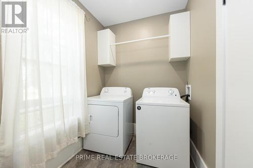 22461 Dundonald Road, Southwest Middlesex (Glencoe), ON - Indoor Photo Showing Laundry Room