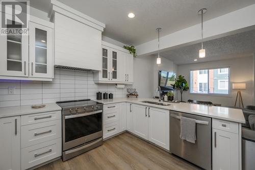 410 4274 22Nd Avenue, Prince George, BC - Indoor Photo Showing Kitchen With Double Sink