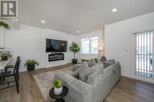 410 4274 22Nd Avenue, Prince George, BC - Indoor Photo Showing Living Room