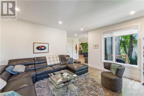 12 Sylvester Street Unit#A, Ottawa, ON - Indoor Photo Showing Living Room