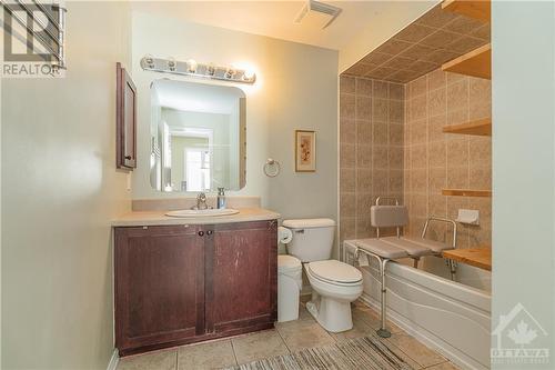 14 Croxley Way, Ottawa, ON - Indoor Photo Showing Bathroom