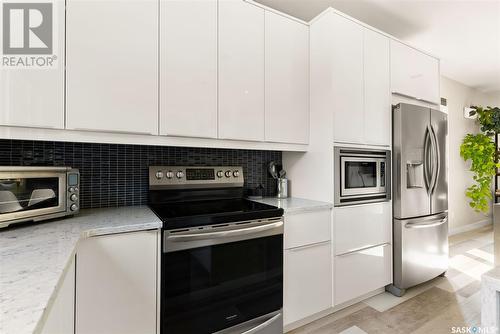 2777 Mcdonald Street, Regina, SK - Indoor Photo Showing Kitchen With Stainless Steel Kitchen