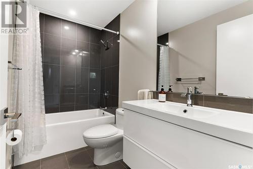 2777 Mcdonald Street, Regina, SK - Indoor Photo Showing Bathroom