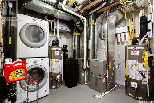 2777 Mcdonald Street, Regina, SK - Indoor Photo Showing Laundry Room