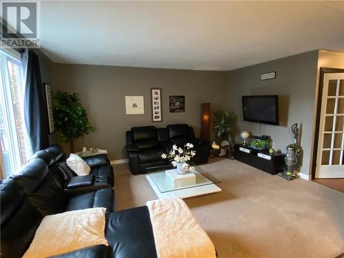 1777 Coldstream Place, Sudbury, ON - Indoor Photo Showing Living Room