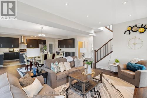 1552 Sandridge Avenue, London, ON - Indoor Photo Showing Living Room