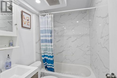 1552 Sandridge Avenue, London, ON - Indoor Photo Showing Bathroom