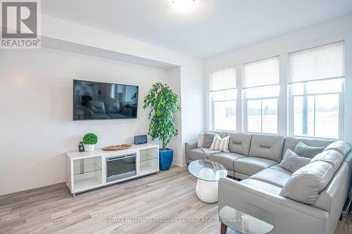 12 Samantha Lane, Midland, ON - Indoor Photo Showing Living Room