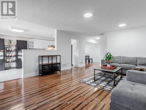 133 Hollywood Hill Circle, Vaughan (Vellore Village), ON - Indoor Photo Showing Living Room